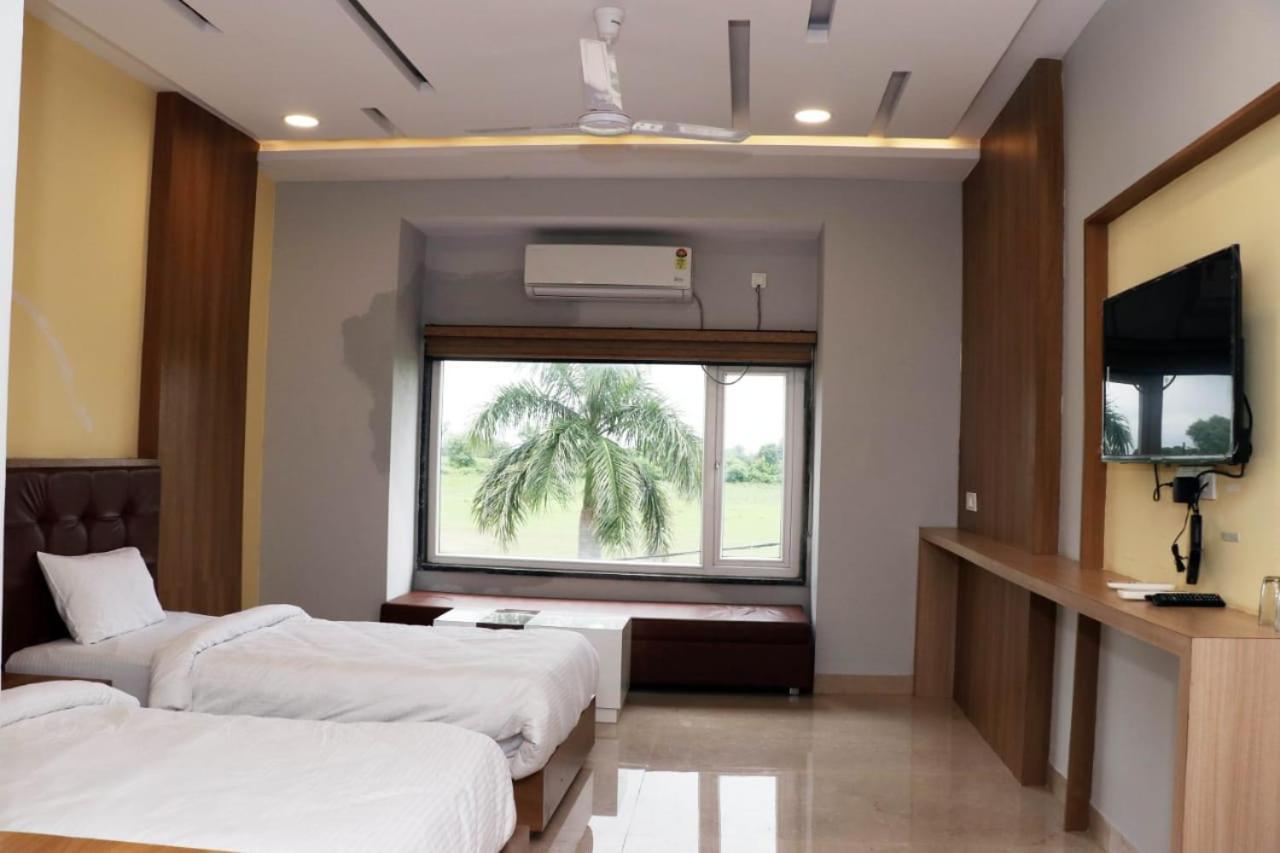 Hotel Savitri Signature Narsinghpur Εξωτερικό φωτογραφία